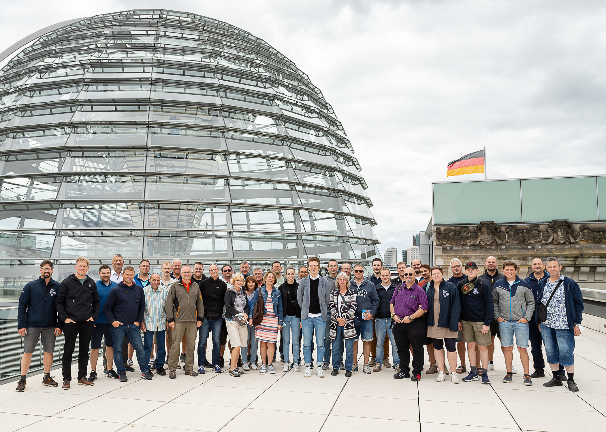Von Eching nach Berlin: Feuerwehr Eching zu Besuch bei Leon Eckert im Bundestag